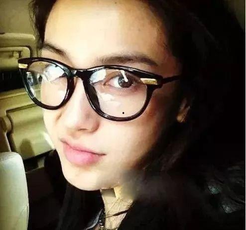 眼镜女反差吃瓜,揭秘隐藏在眼镜下的“吃瓜”达人