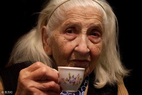 八卦吃瓜三个老太婆视频,三位老太婆的欢乐时光